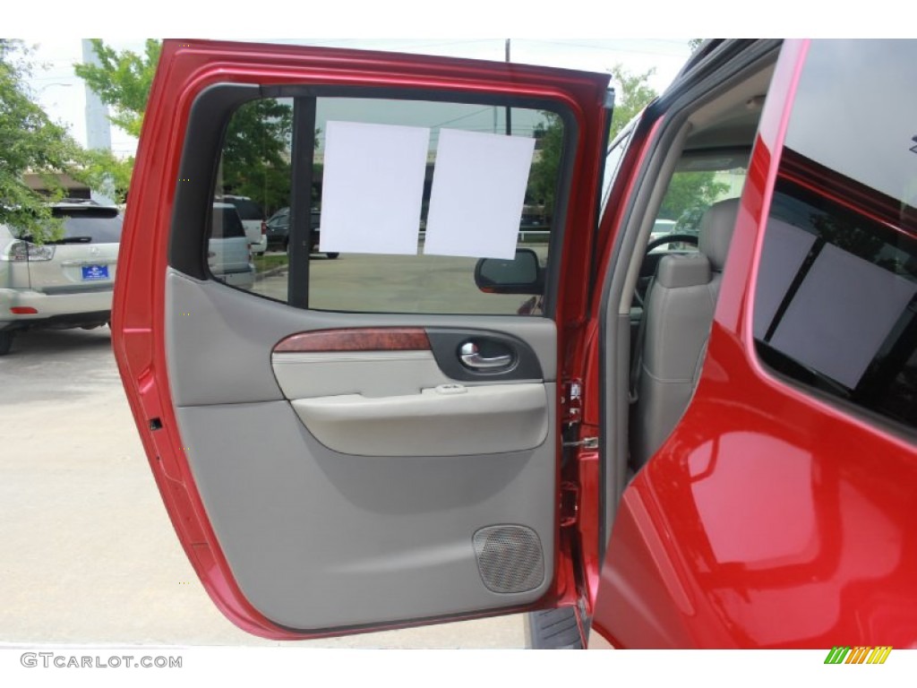 2005 GMC Envoy XL SLT Light Gray Door Panel Photo #80711618
