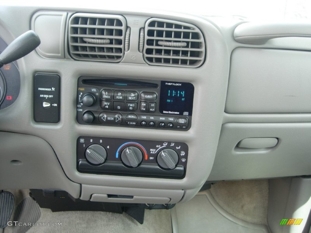 2000 Chevrolet S10 LS Regular Cab Controls Photos