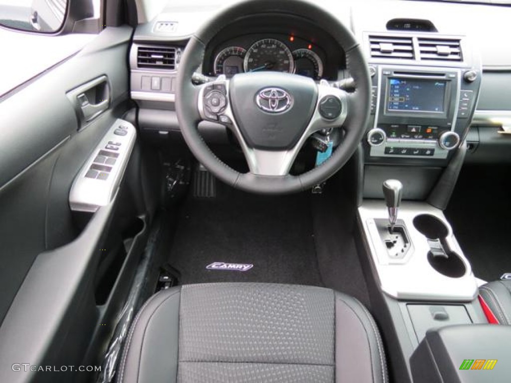 2013 Toyota Camry SE Black Dashboard Photo #80713415