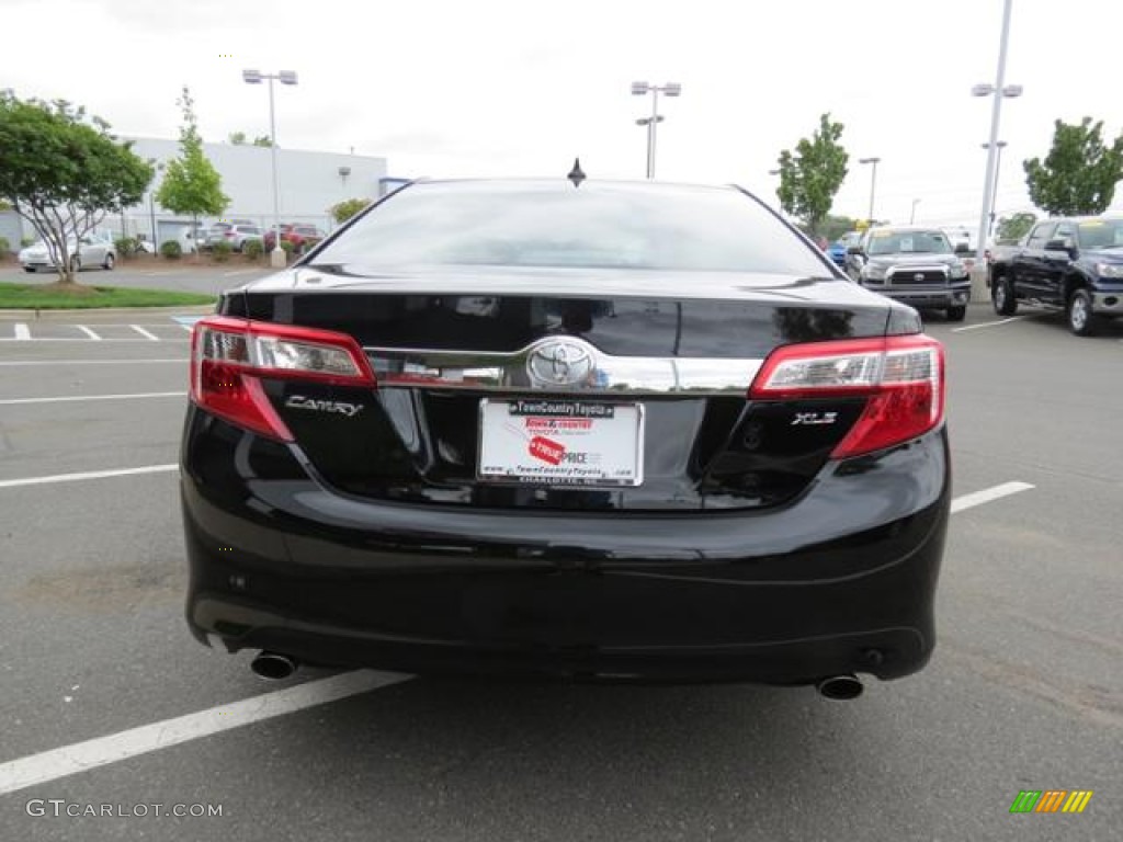 2013 Camry XLE V6 - Attitude Black Metallic / Ivory photo #21