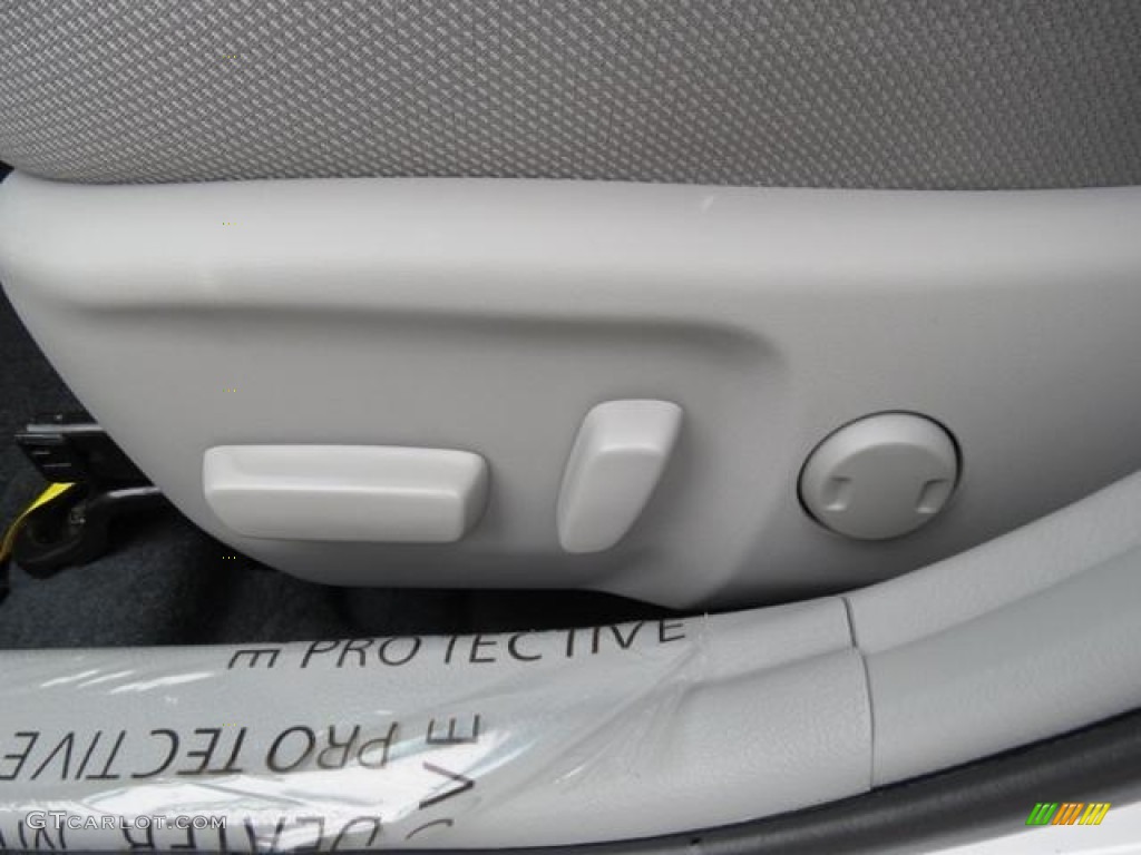 2013 Camry LE - Super White / Ash photo #9