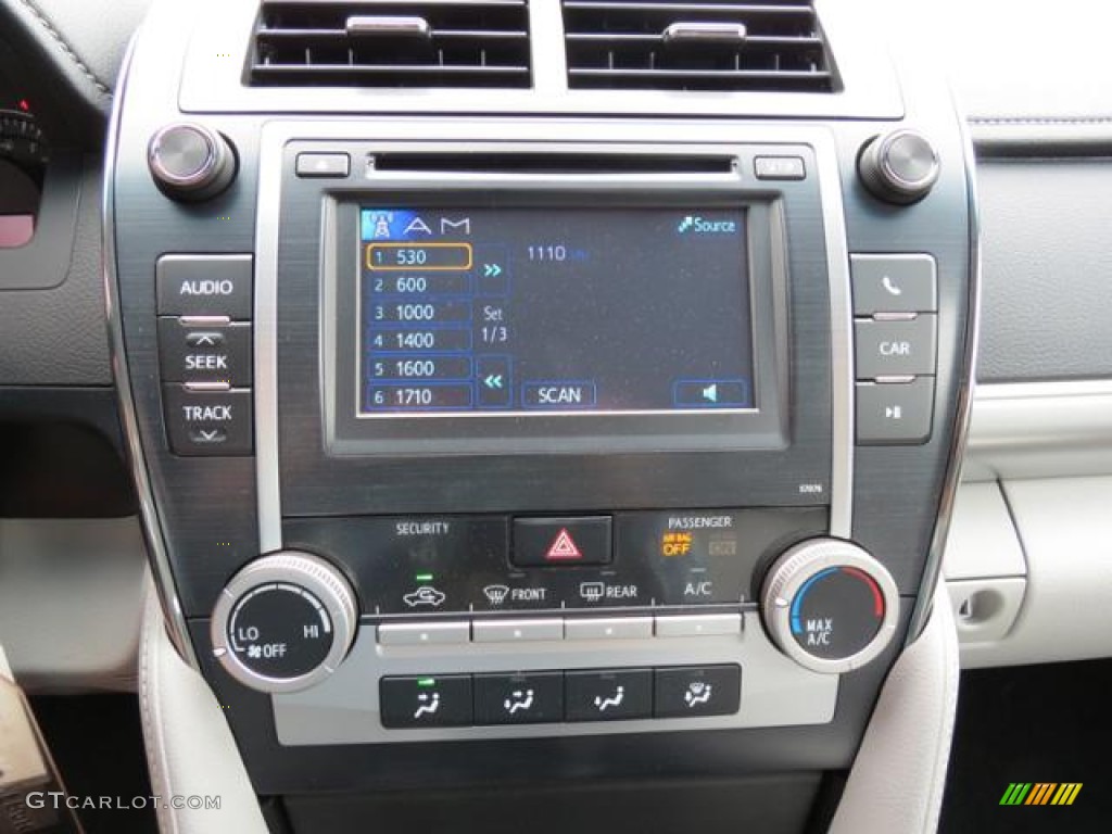 2013 Toyota Camry LE Controls Photo #80714195