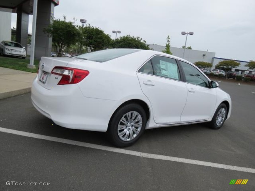 2013 Camry LE - Super White / Ash photo #17