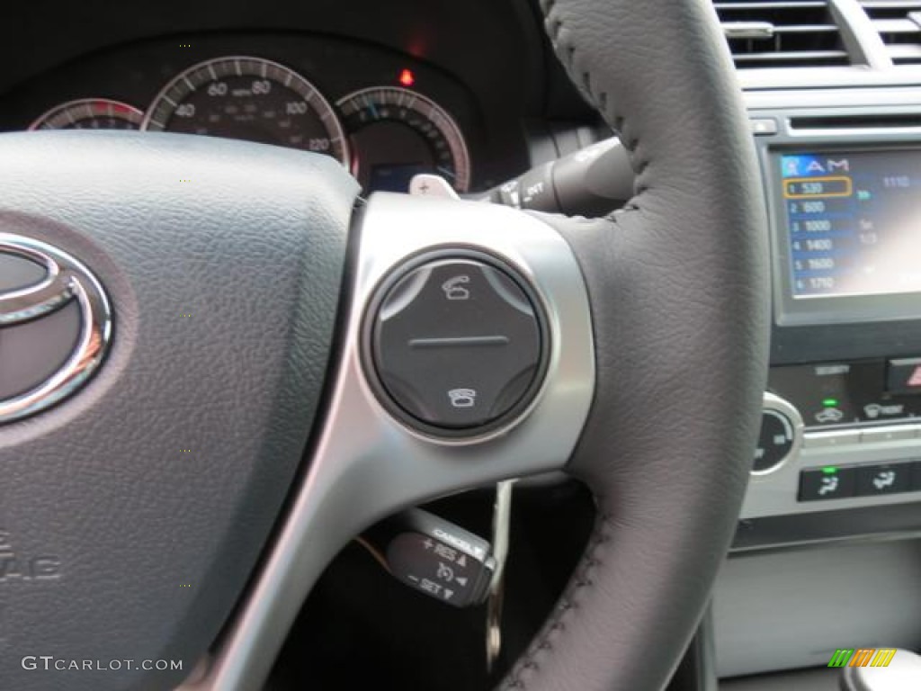 2013 Toyota Camry SE Controls Photo #80715260