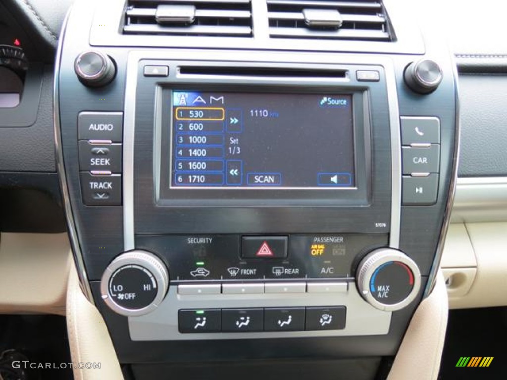 2013 Toyota Camry LE Controls Photo #80716214