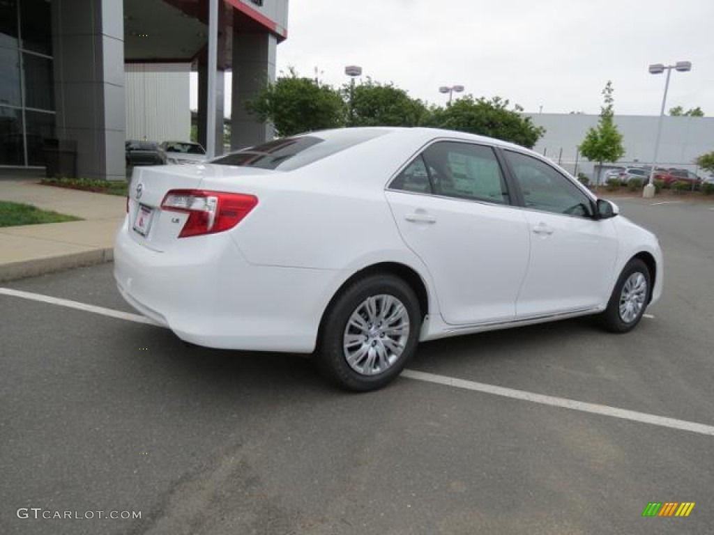 2013 Camry LE - Super White / Ivory photo #17