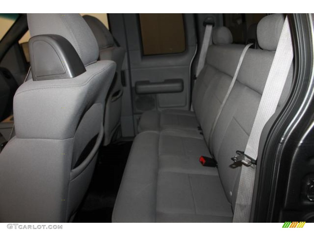 2006 Ford F150 STX SuperCab 4x4 Rear Seat Photo #80717552