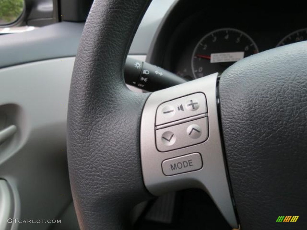 2013 Toyota Corolla LE Controls Photo #80719772