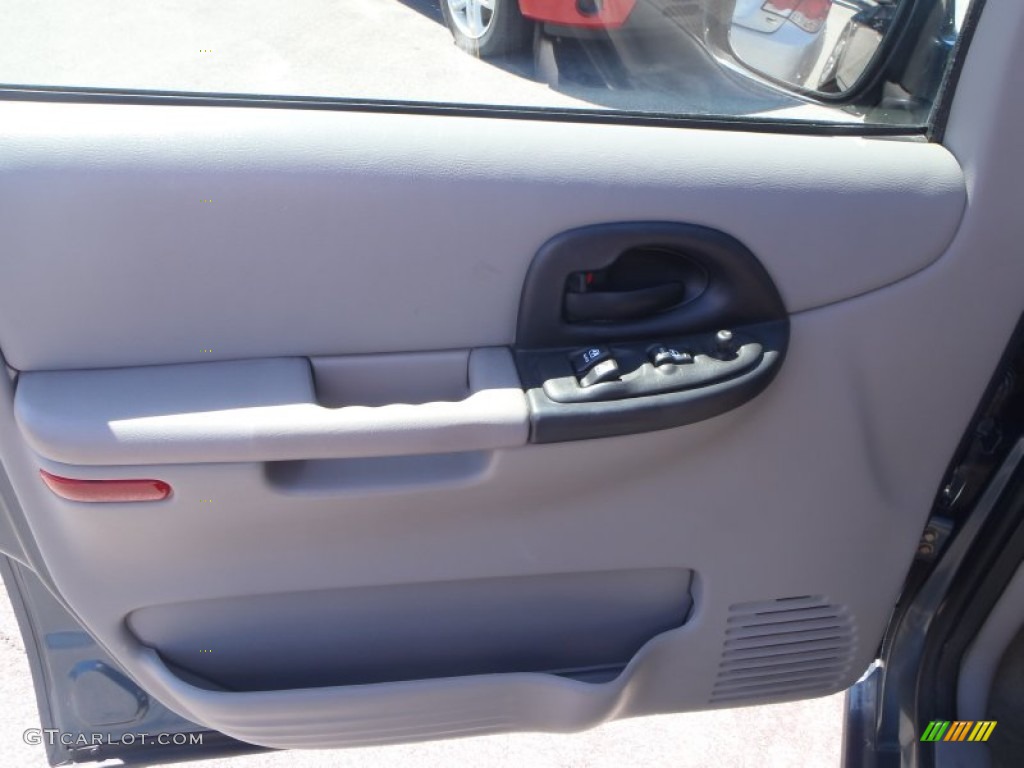 2005 Chevrolet Venture Plus Medium Gray Door Panel Photo #80724024
