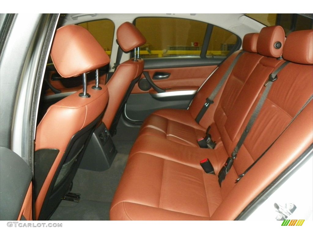 2006 BMW 3 Series 330i Sedan Rear Seat Photos