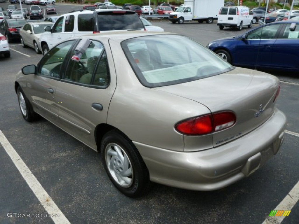 1999 Cavalier LS Sedan - Medium Sunset Gold Metallic / Neutral photo #4