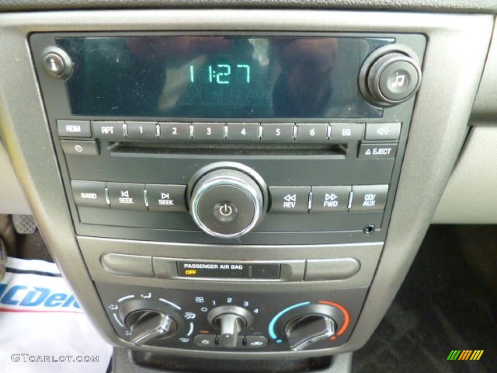 2007 Chevrolet Cobalt LS Coupe Controls Photo #80731233