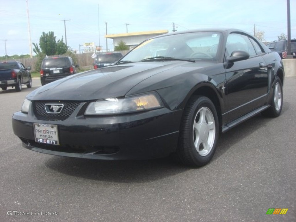 2002 Mustang V6 Coupe - Black / Medium Graphite photo #1