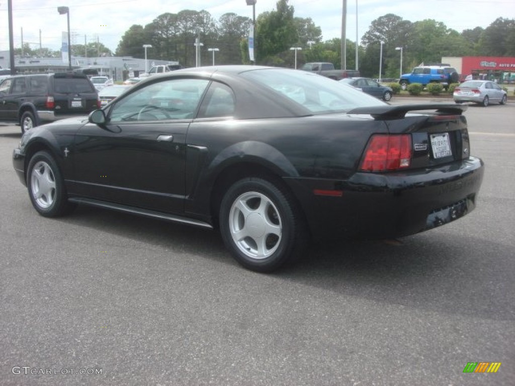 2002 Mustang V6 Coupe - Black / Medium Graphite photo #5