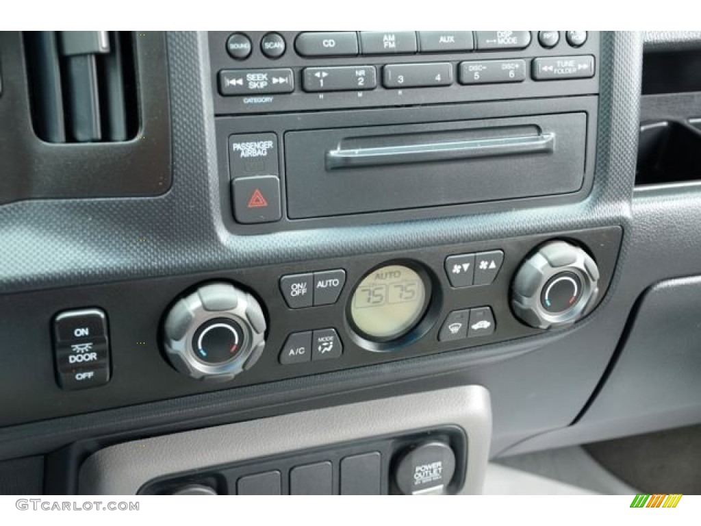 2009 Honda Ridgeline RTS Controls Photo #80736873