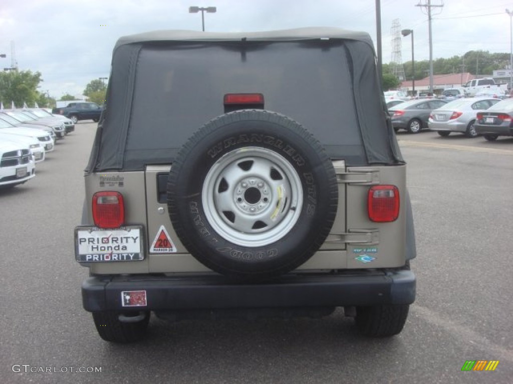 2004 Wrangler SE 4x4 - Light Khaki Metallic / Khaki photo #5