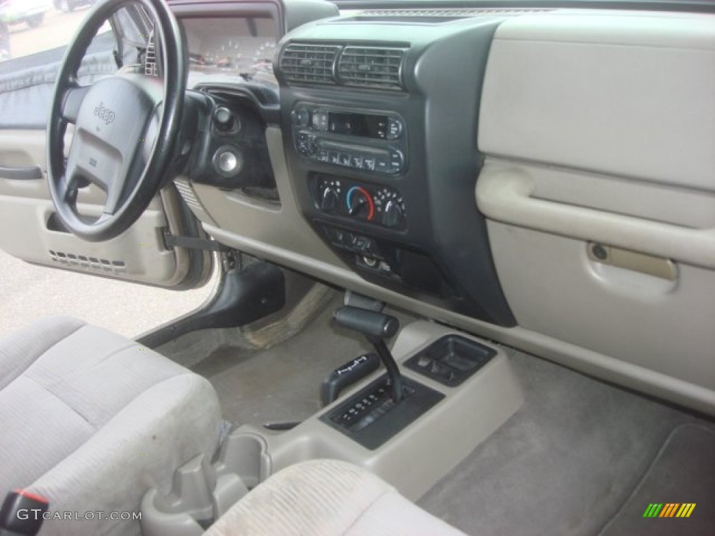 2004 Wrangler SE 4x4 - Light Khaki Metallic / Khaki photo #15