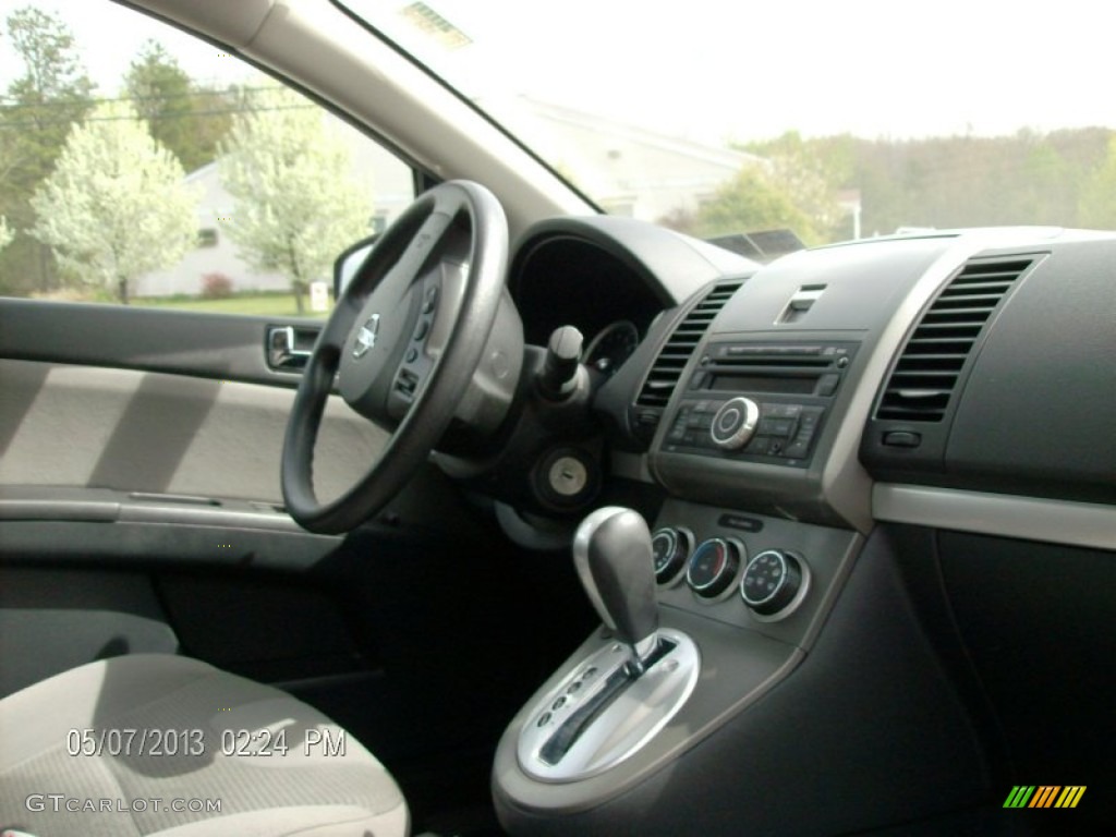 2011 Sentra 2.0 S - Red Brick / Charcoal photo #10
