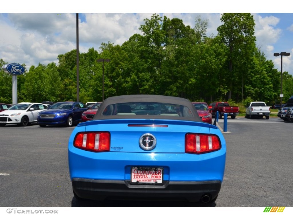 2010 Mustang V6 Premium Convertible - Grabber Blue / Stone photo #7