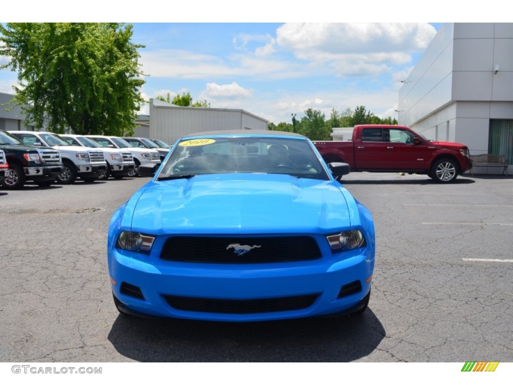 2010 Mustang V6 Premium Convertible - Grabber Blue / Stone photo #13
