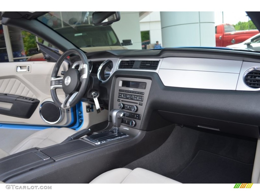 2010 Mustang V6 Premium Convertible - Grabber Blue / Stone photo #19