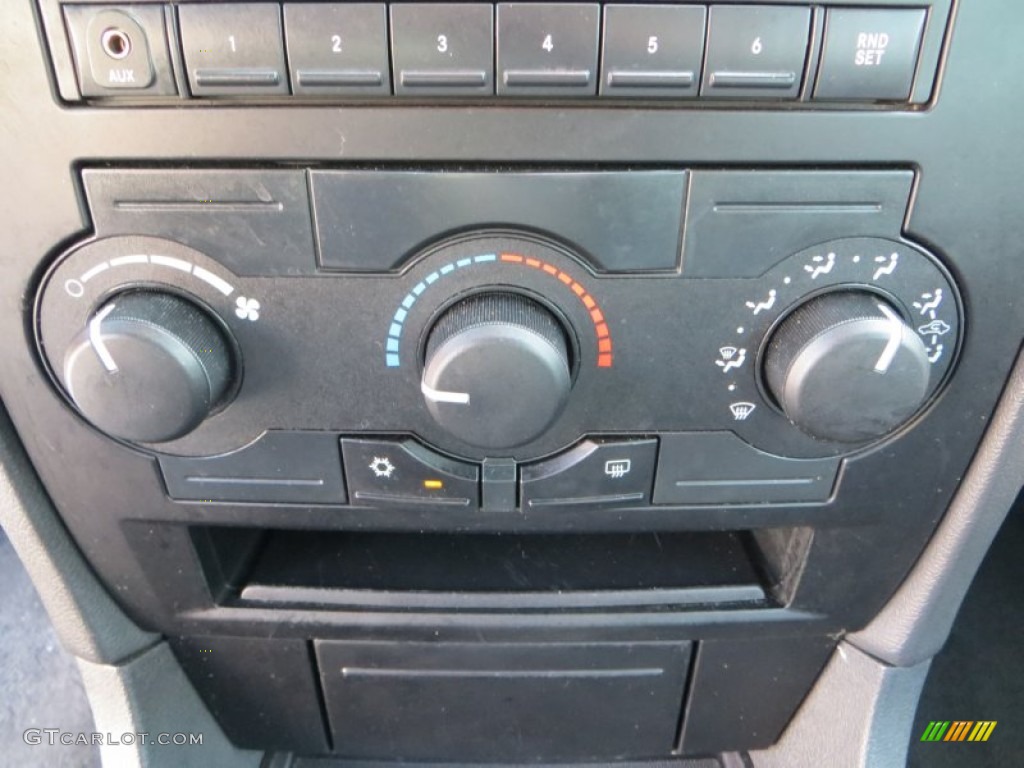 2007 Chrysler 300 Standard 300 Model Controls Photo #80752332