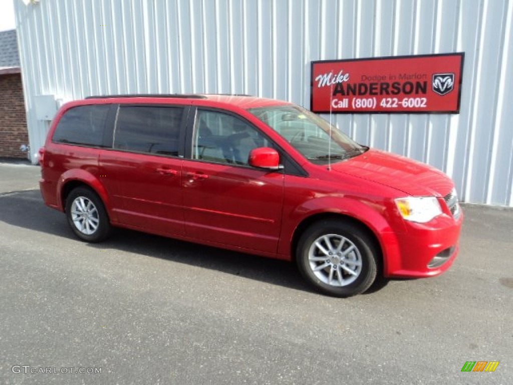 2013 Grand Caravan SXT - Redline 2 Coat Pearl / Black/Light Graystone photo #2