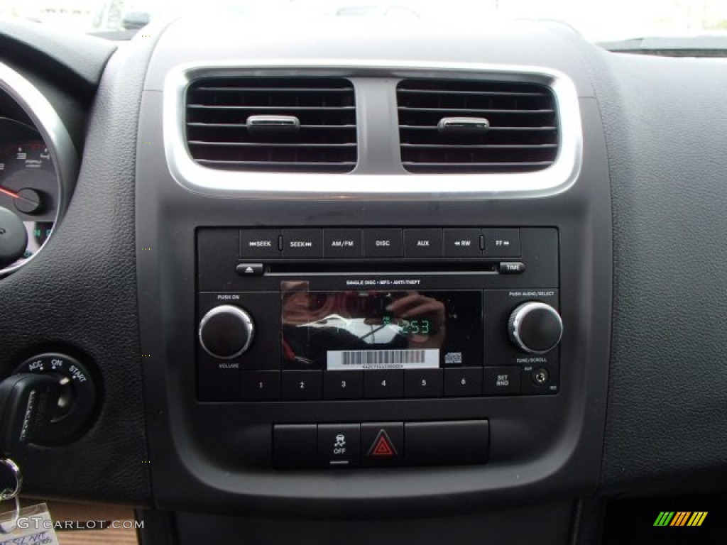 2013 Dodge Avenger SE Controls Photo #80754732