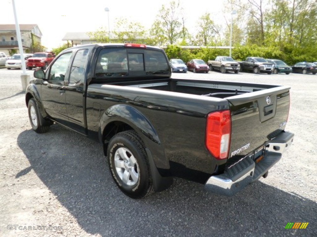 2013 Frontier SV V6 King Cab 4x4 - Super Black / Steel photo #5