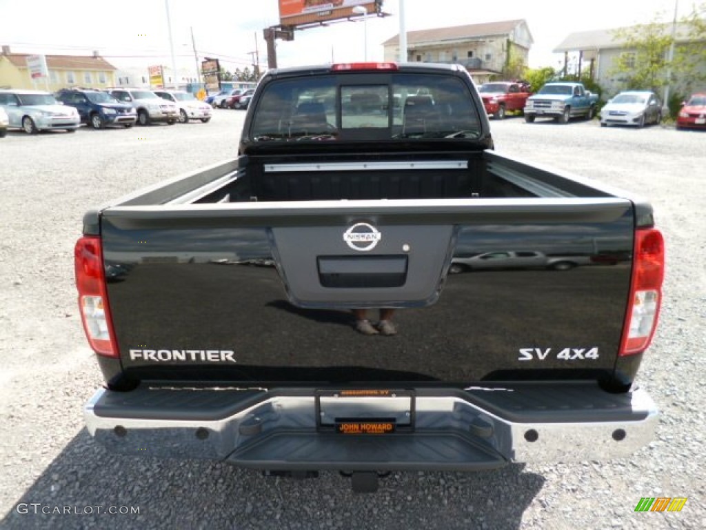 2013 Frontier SV V6 King Cab 4x4 - Super Black / Steel photo #6