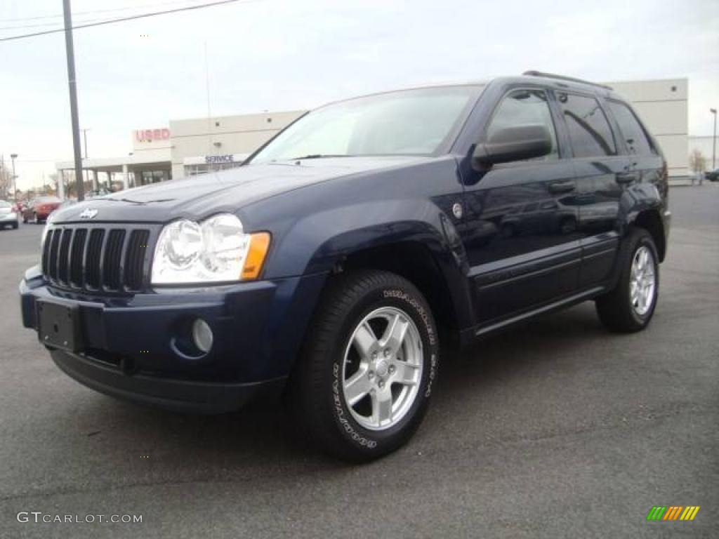 2005 Grand Cherokee Laredo 4x4 - Midnight Blue Pearl / Medium Slate Gray photo #1