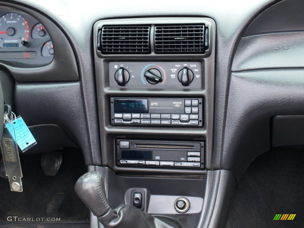 2000 Ford Mustang GT Convertible Controls Photos