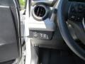 Super White - RAV4 LE Photo No. 31