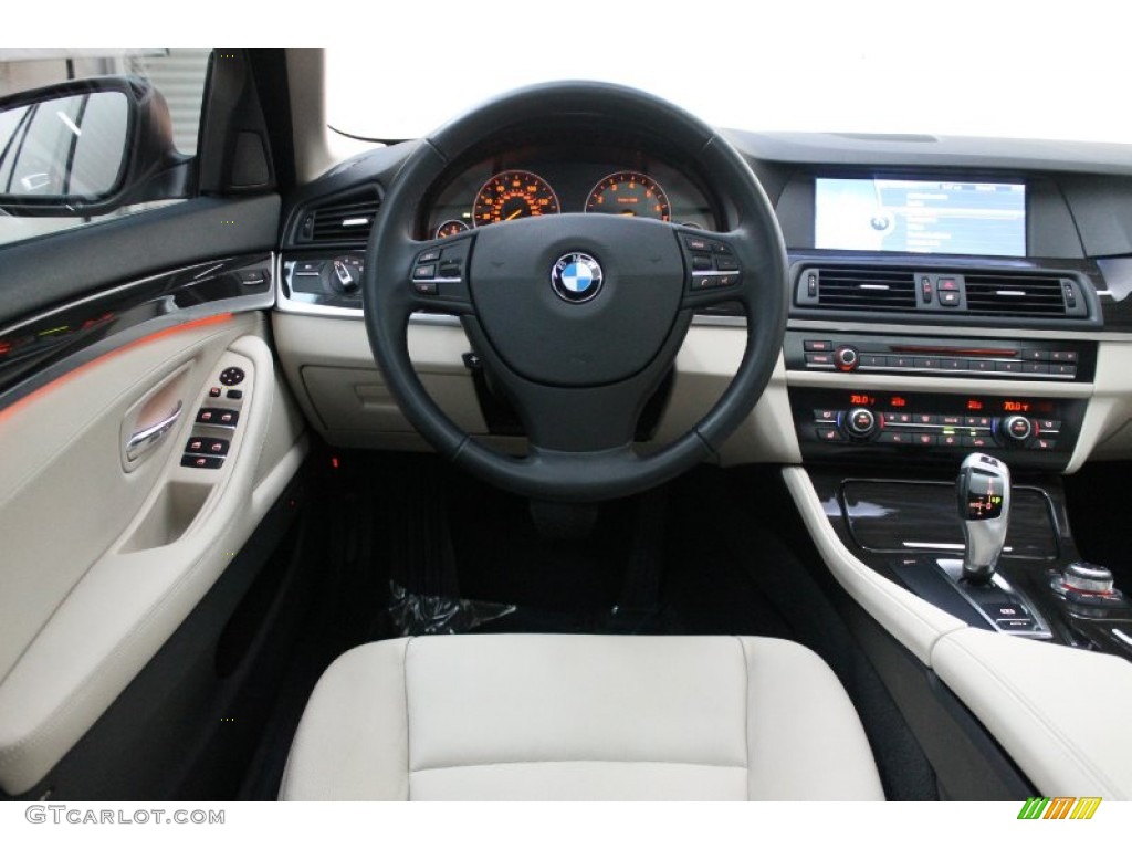 2011 BMW 5 Series 528i Sedan Oyster/Black Dashboard Photo #80771848