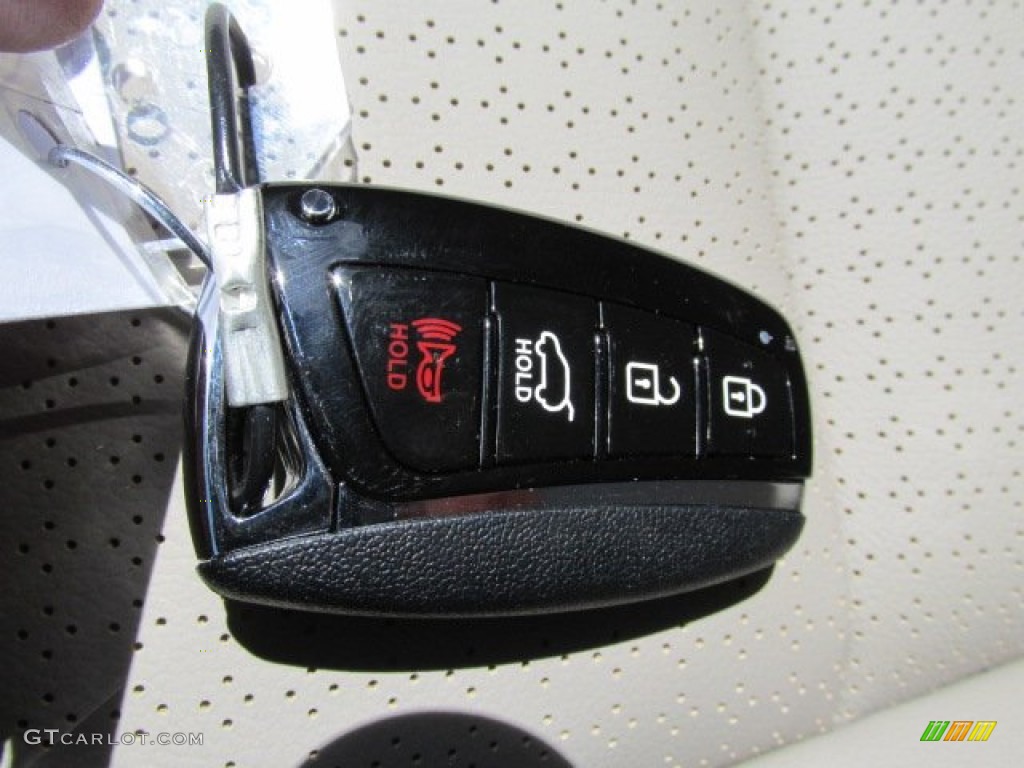 2013 Hyundai Santa Fe Limited AWD Keys Photo #80773653