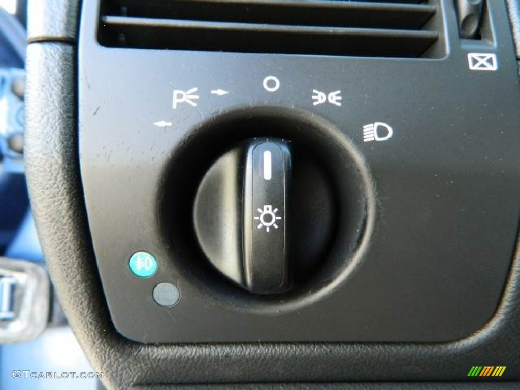 2005 Chrysler Crossfire Limited Coupe Controls Photo #80782968
