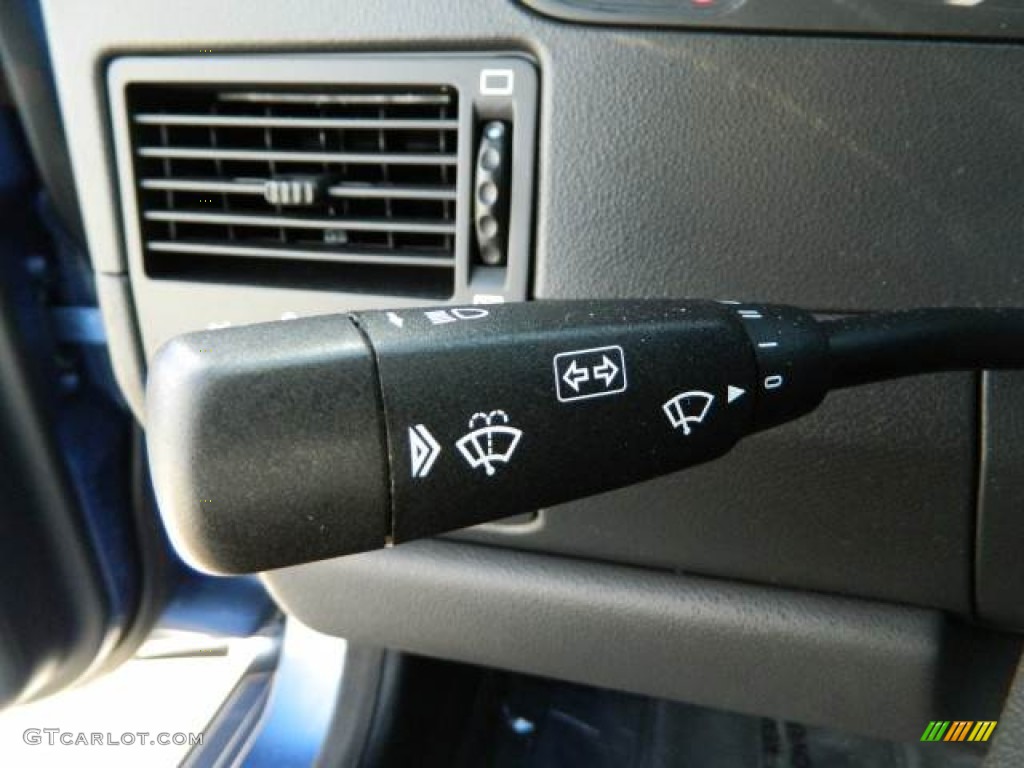 2005 Chrysler Crossfire Limited Coupe Controls Photo #80782971