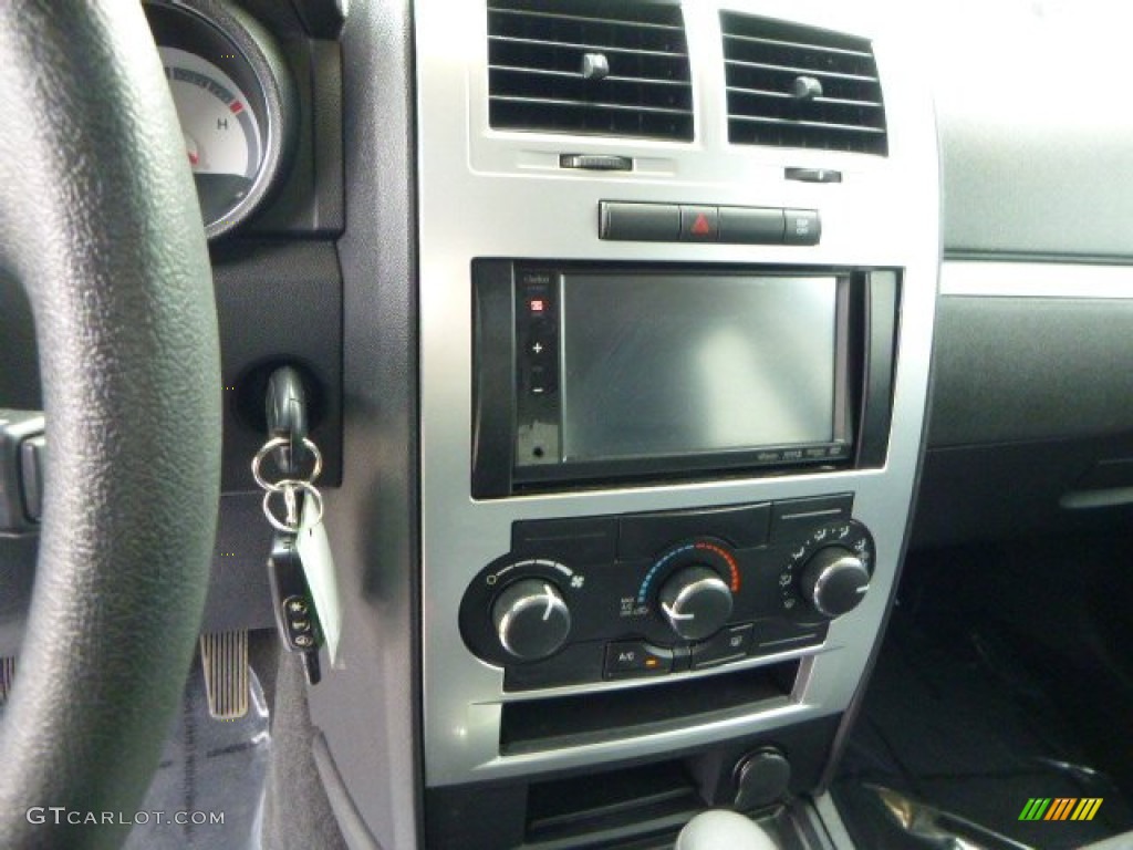 2010 Dodge Charger SXT Controls Photos