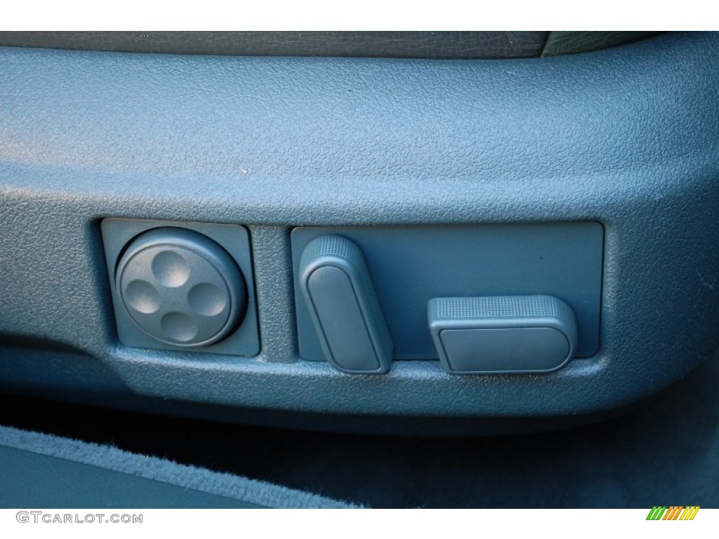 2002 Audi Allroad 2.7T quattro Controls Photo #80792292