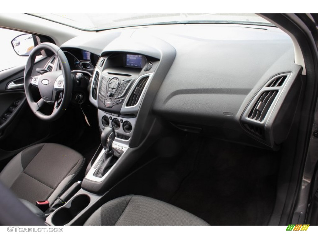2012 Ford Focus SE 5-Door Charcoal Black Dashboard Photo #80801332