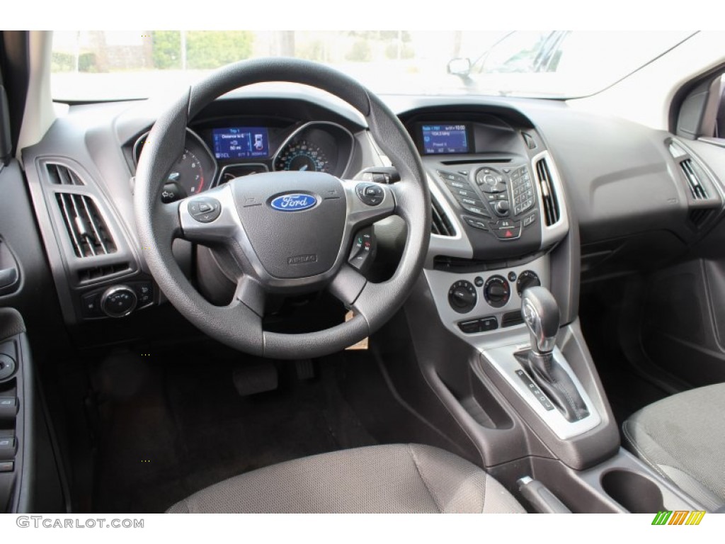 2012 Ford Focus SE 5-Door Charcoal Black Dashboard Photo #80801488
