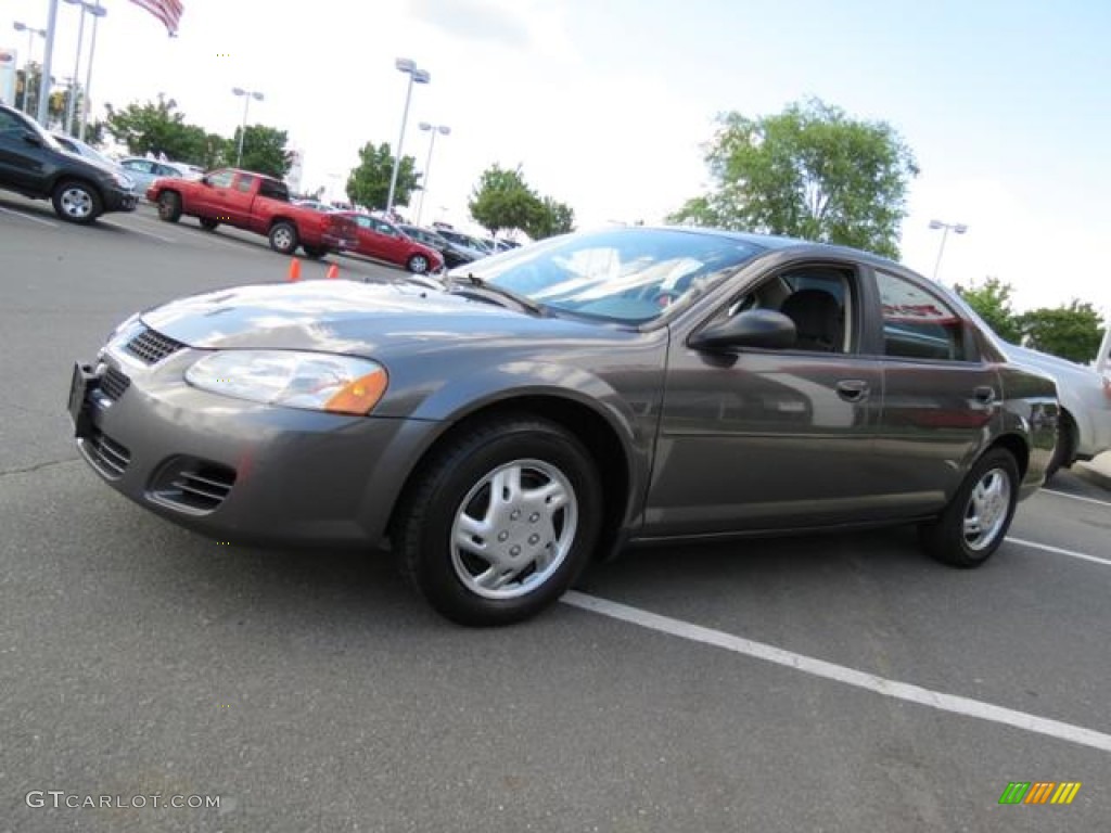 2005 Stratus SXT Sedan - Graphite Metallic / Dark Slate Gray photo #3