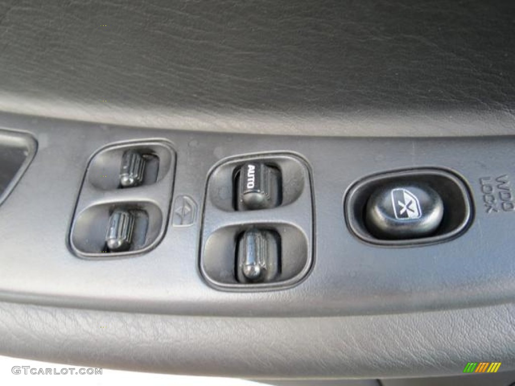 2005 Dodge Stratus SXT Sedan Controls Photo #80805172