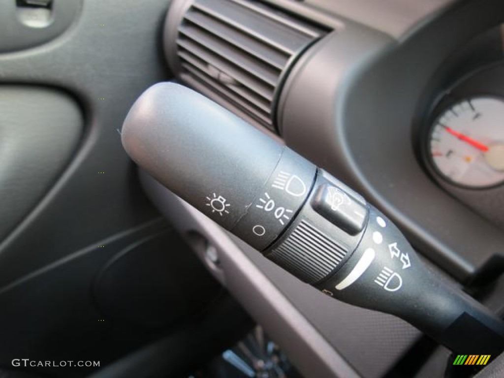 2005 Dodge Stratus SXT Sedan Controls Photo #80805307