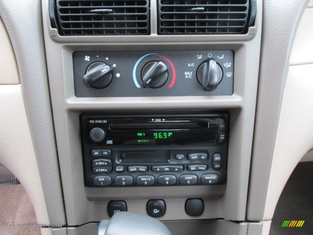 2001 Ford Mustang V6 Convertible Controls Photo #80806284