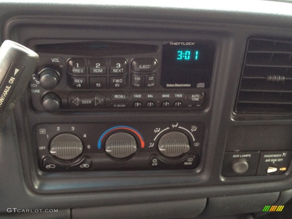 2001 Chevrolet Silverado 2500HD LS Extended Cab 4x4 Controls Photos