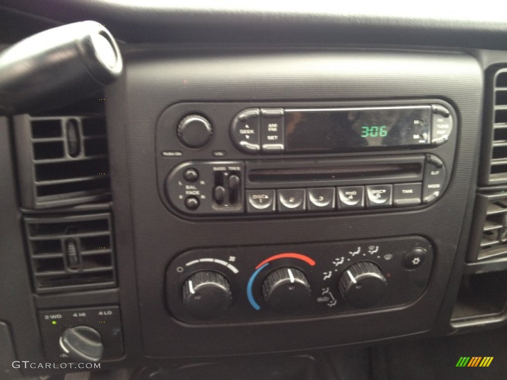 2003 Dakota SLT Quad Cab 4x4 - Atlantic Blue Pearlcoat / Dark Slate Gray photo #27