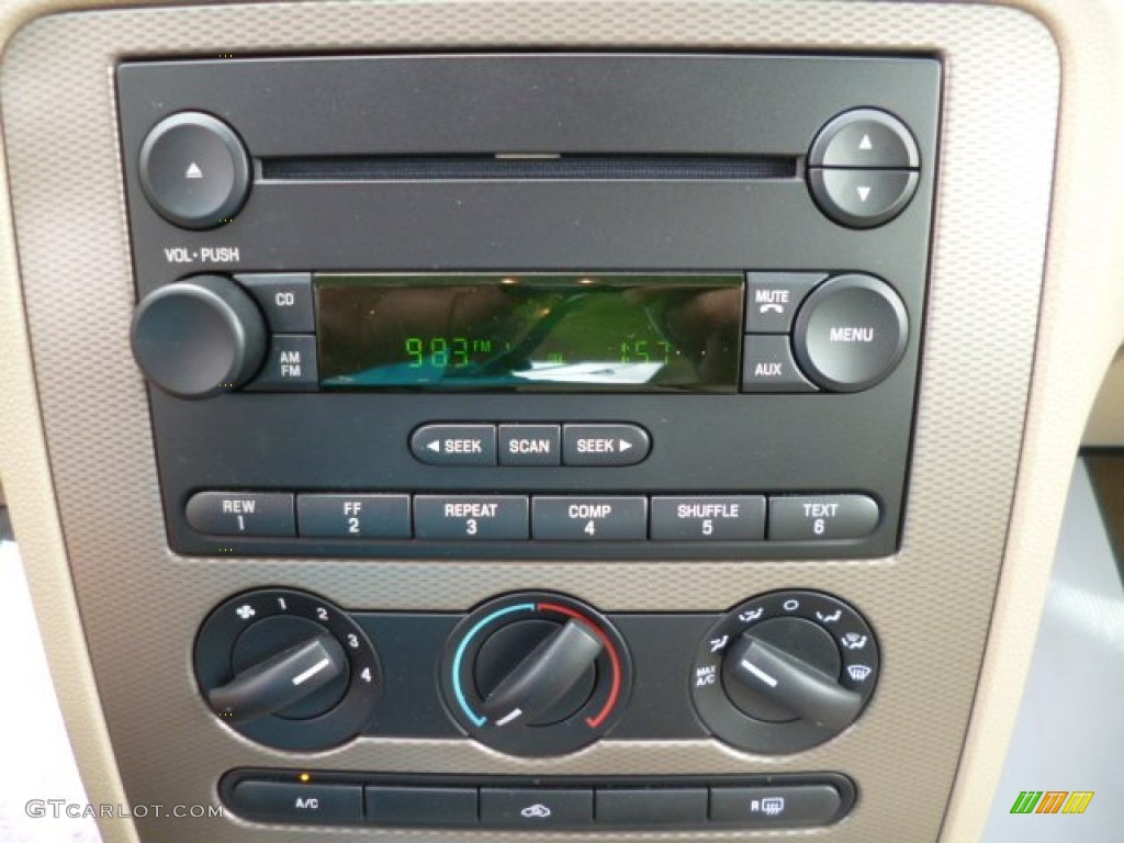 2005 Ford Five Hundred SE AWD Controls Photo #80809228