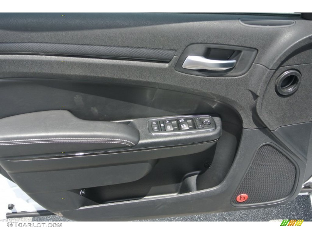 2013 Chrysler 300 S V6 Door Panel Photos