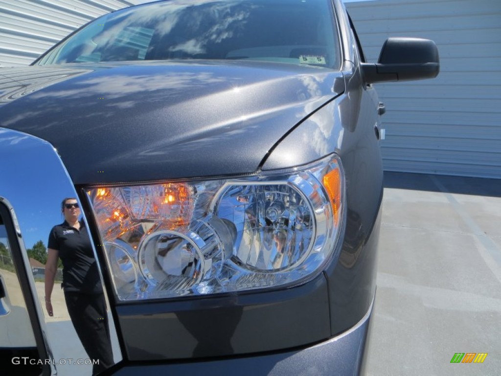 2013 Tundra SR5 CrewMax - Magnetic Gray Metallic / Graphite photo #11